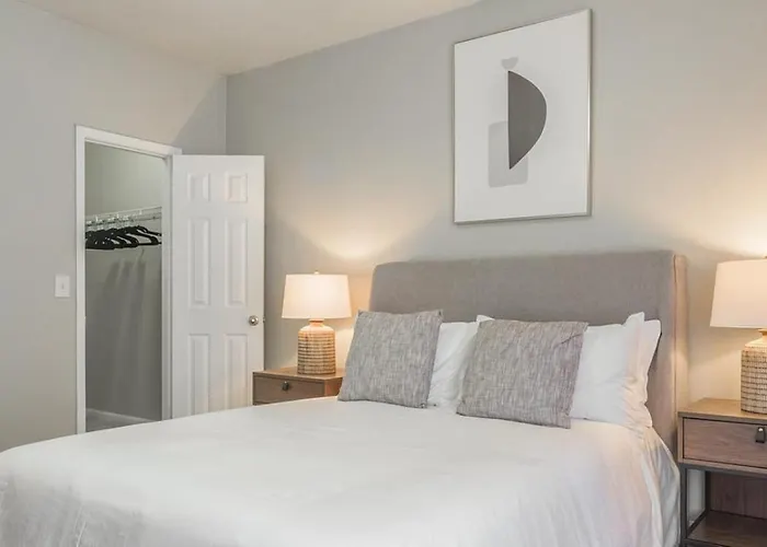Landing Modern With Amazing Amenities *