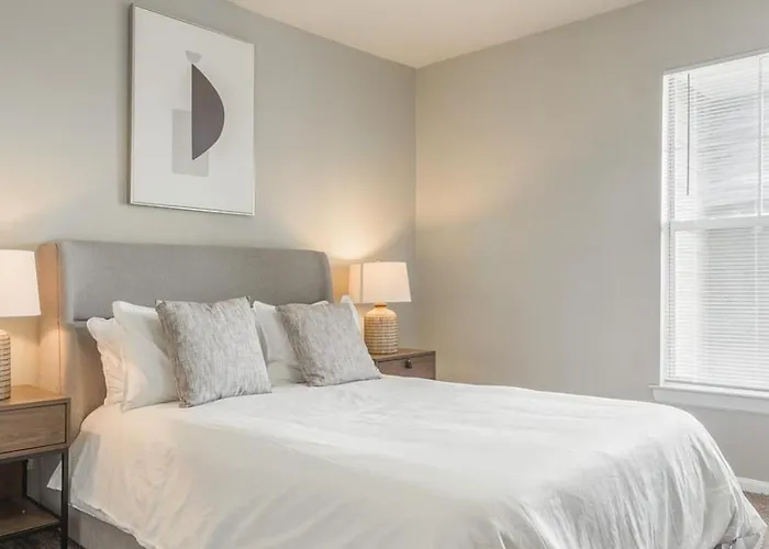 Landing Modern With Amazing Amenities *