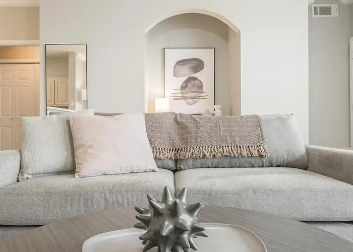 Landing Modern With Amazing Amenities *